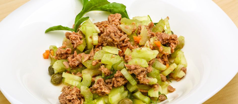 Tonhalas szárzellersaláta