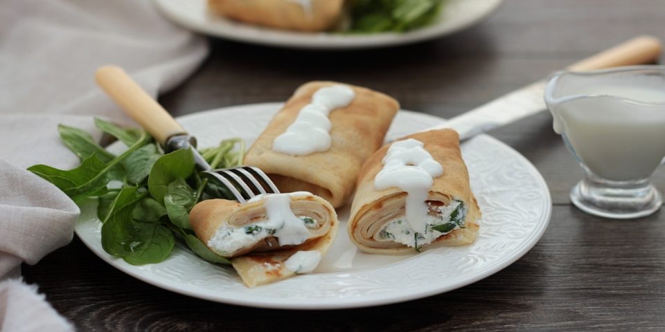 Fogyókúrás palacsinta kapros-túrós öntettel