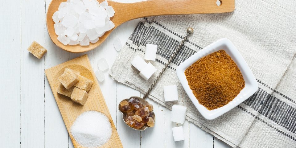 Fehér és barna cukor