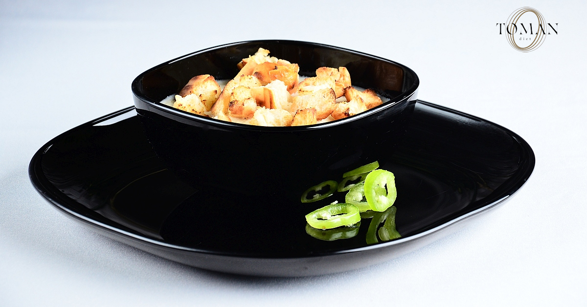 Zellerkrémleves Toman zsömlével