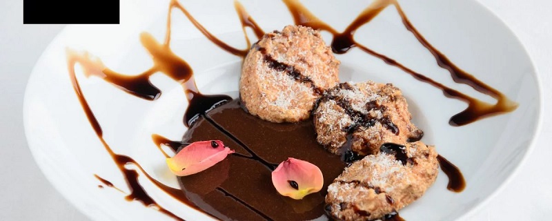 Toman csokoládé ízű mousse kókuszos csókkal